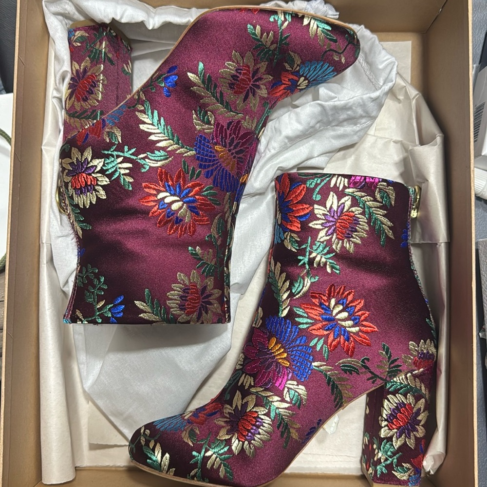 BNIB Joie “Saleema” brocade floral purple booties 35.5 5.5